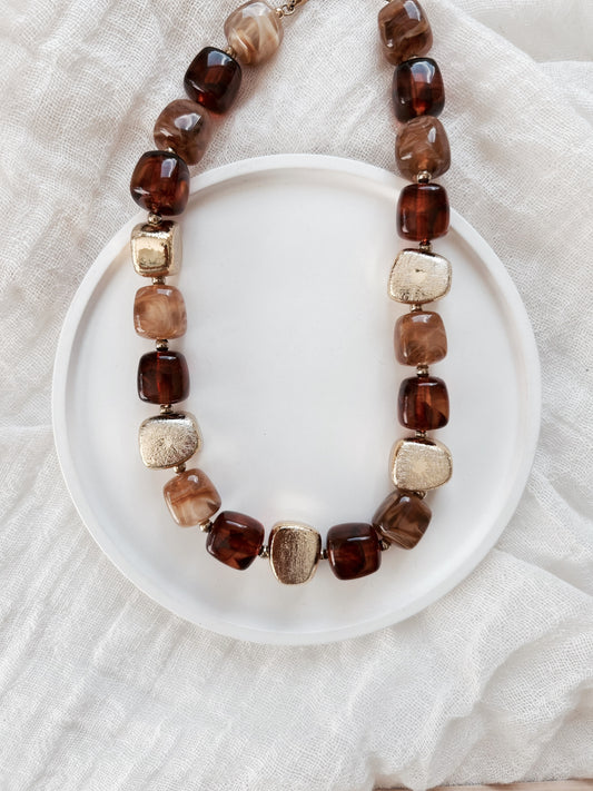 Collier “Terra” – Perles brunes & doré martelé