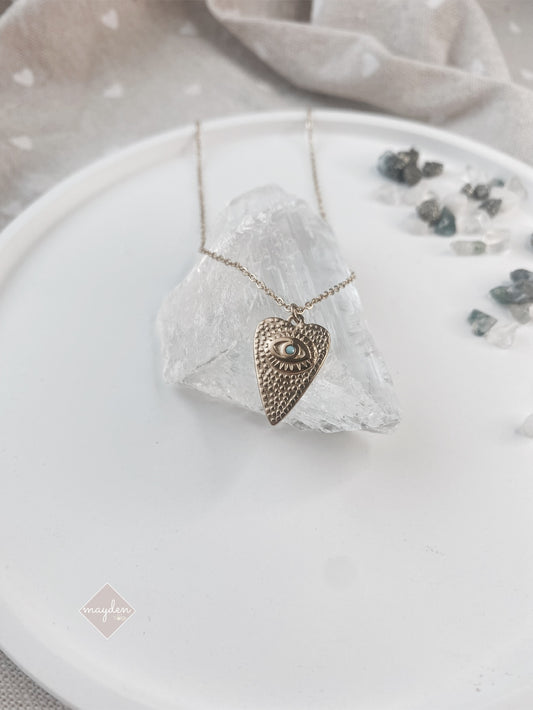 Collier Iris d’Élégance – Bijou Floral en Acier Doré | Mayden Shop