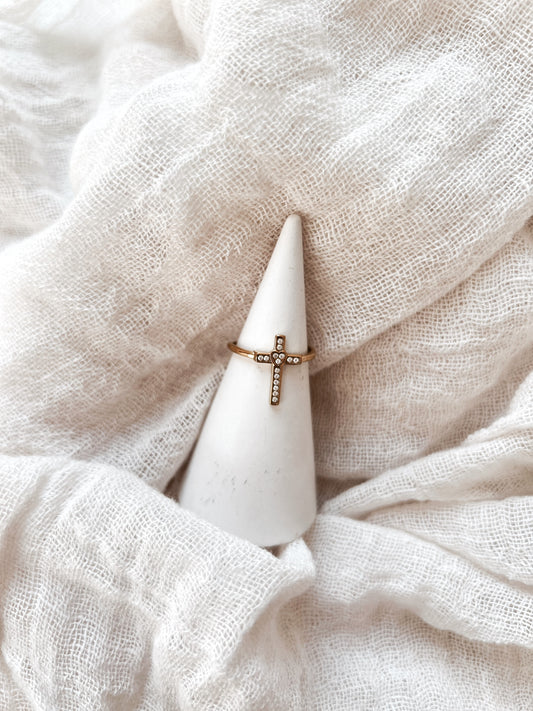 Bague “Luz” – Croix dorée & zircons